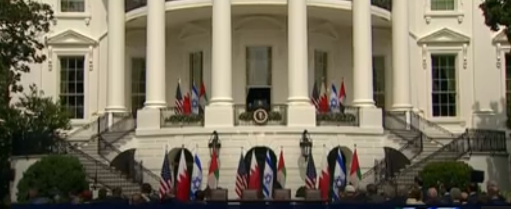 חותמים על הסכם השלום: טראמפ "לביבי נמאס ממלחמות" • כעת בבית הלבן