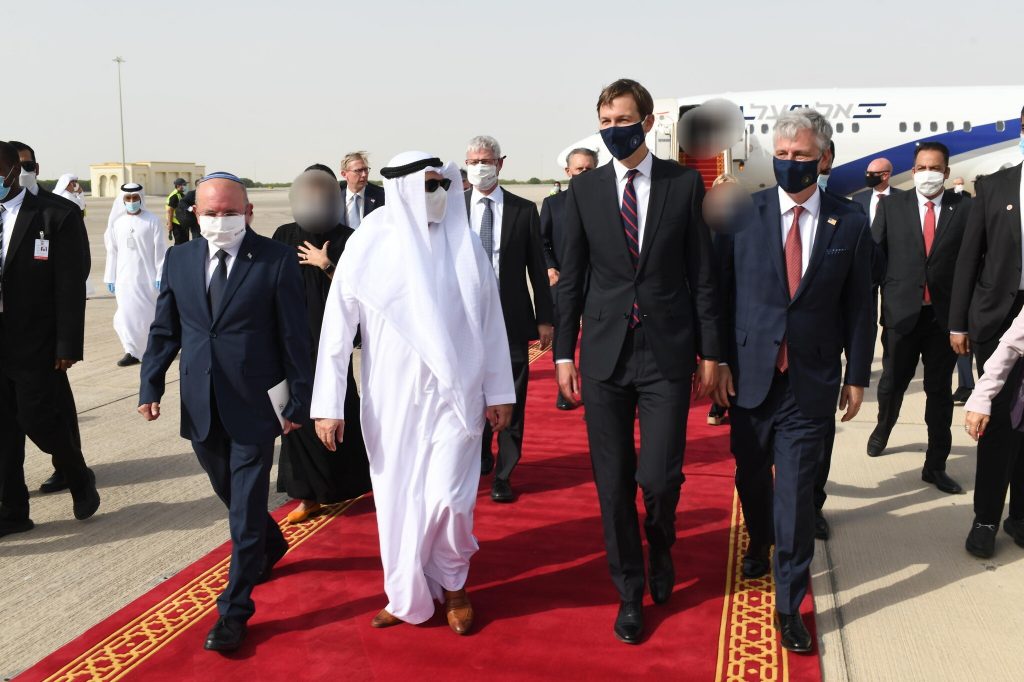 מספר ימים לפני הבחירות: "נתניהו יטוס מחר לאמירויות"