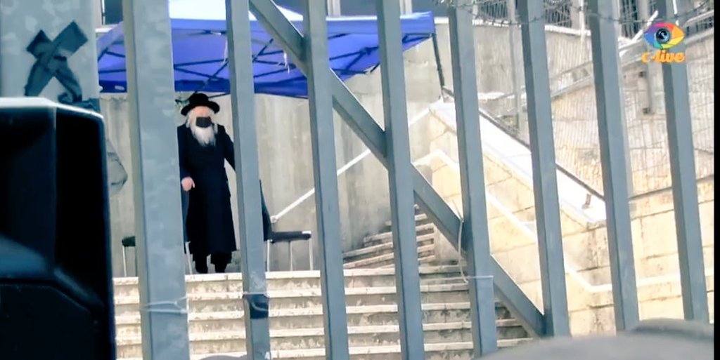 צפו: הלווית הבחור ארי פסח ז"ל, אחיינו של האדמו"ר מגור