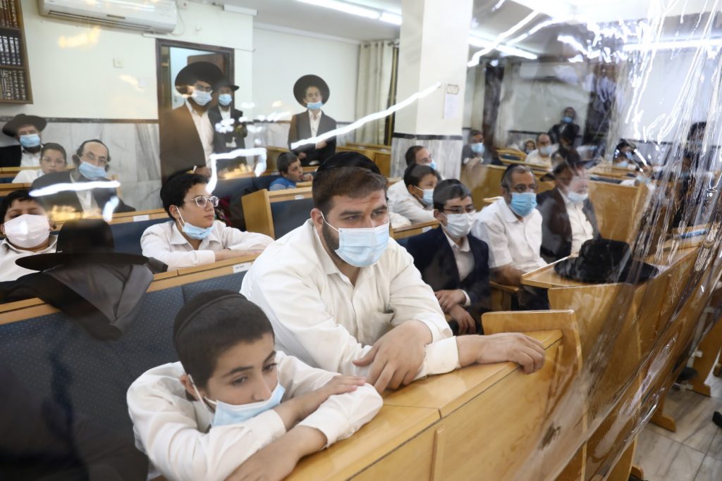 הראשון לציון חיזק את קהילת היכל מרן בבני ברק • גלריה הראשון לציון חיזק את קהילת היכל מרן בבני ברק • גלריה