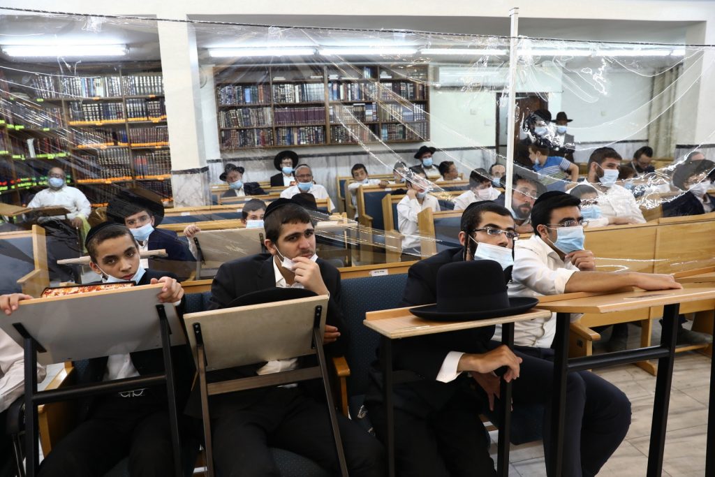 הראשון לציון חיזק את קהילת היכל מרן בבני ברק • גלריה הראשון לציון חיזק את קהילת היכל מרן בבני ברק • גלריה