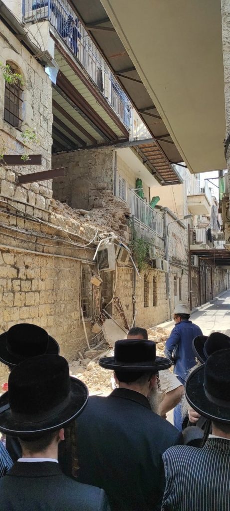 נס במאה שערים: מרפסת קרסה לרחוב - אין נפגעים