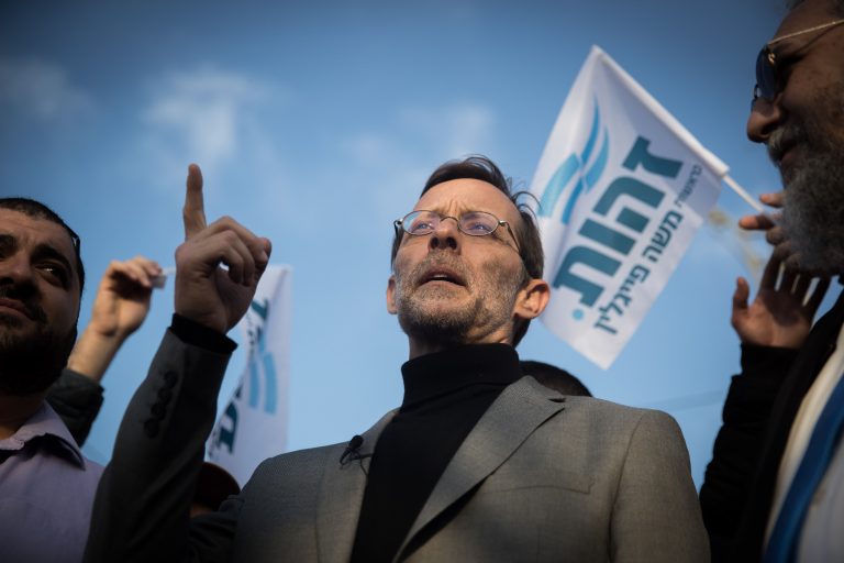 נעצר הערבי שאיים לשרוף את רכבו של חבר הכנסת לשעבר