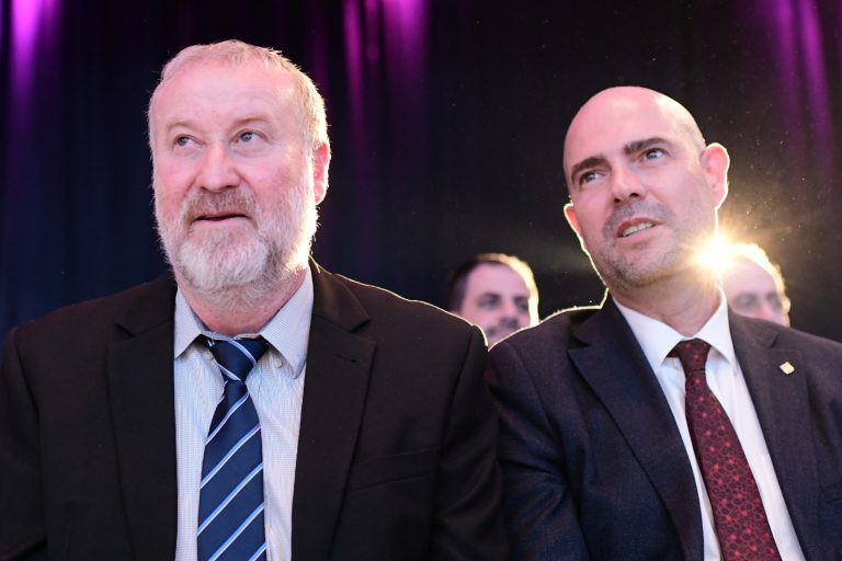 אוחנה תוקף את מנדלבליט: "מושקע כולו בחיסולו הפוליטי של נתניהו"