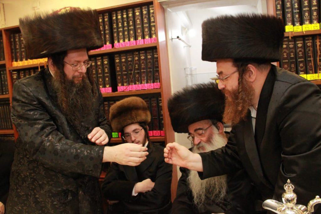 שמחת בית טעמשוואר אלעד - ויז'ניץ • גלריה