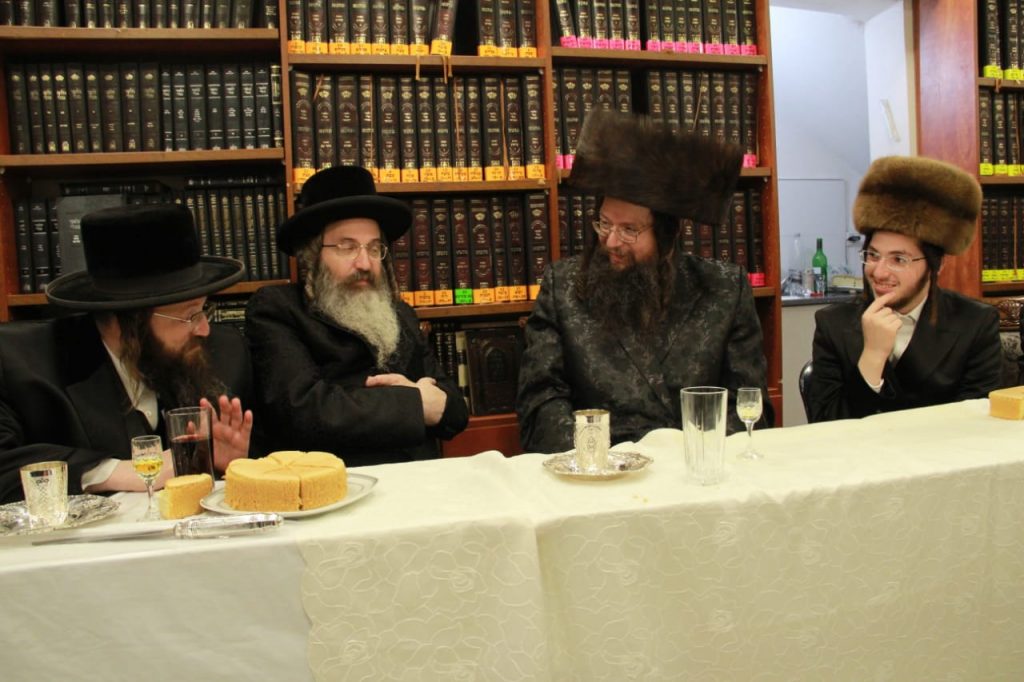 שמחת בית טעמשוואר אלעד - ויז'ניץ • גלריה