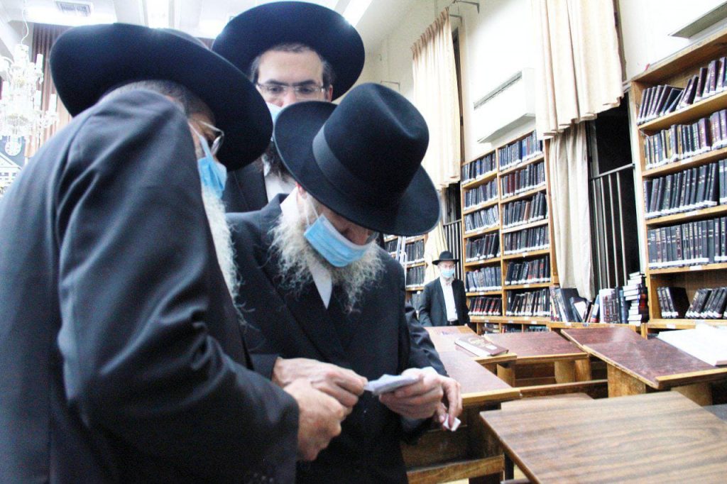 גלריה: 11 חודש לפטירת פוסק הדור הגר"נ קרליץ זצוק"ל