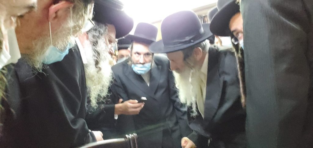 צפו: הגר"ש אלתר בבית האדמו"ר מאמשינוב