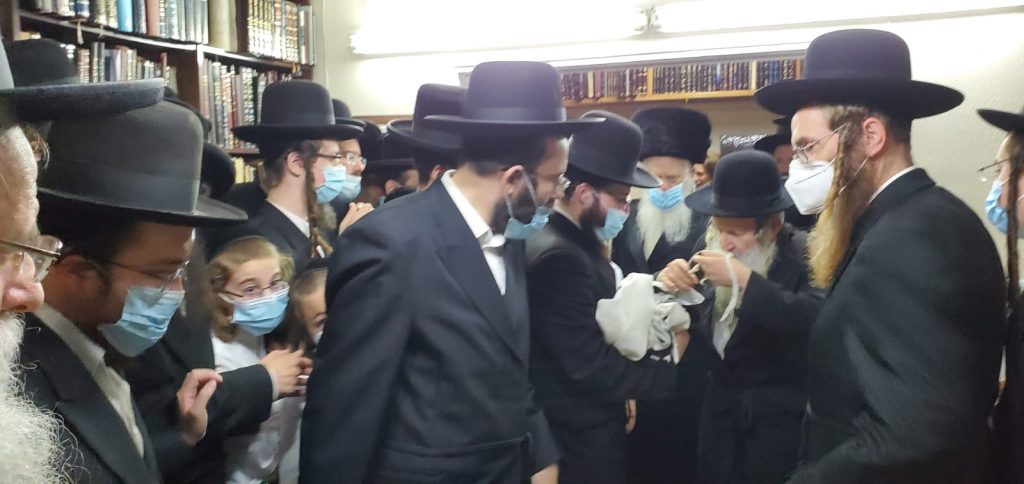 צפו: הגר"ש אלתר בבית האדמו"ר מאמשינוב