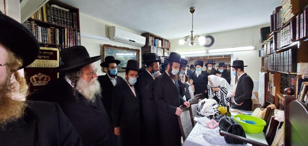 צפו: הגר"ש אלתר בבית האדמו"ר מאמשינוב