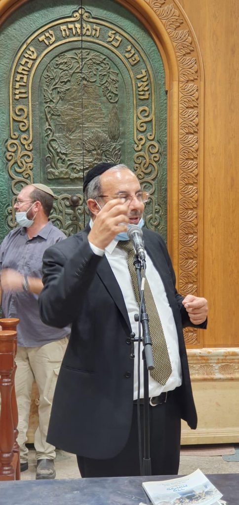 שר הדתות ביקר הלילה במערת המכפלה בחברון שר הדתות ביקר הלילה במערת המכפלה בחברון