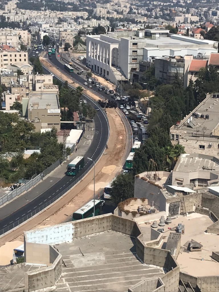 צפו: הלווית הבחור ארי פסח ז"ל, אחיינו של האדמו"ר מגור