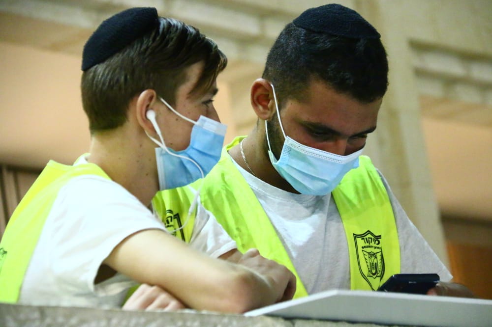 תיעוד: אמירת סליחות ראשונות ברחבת הכותל המערבי