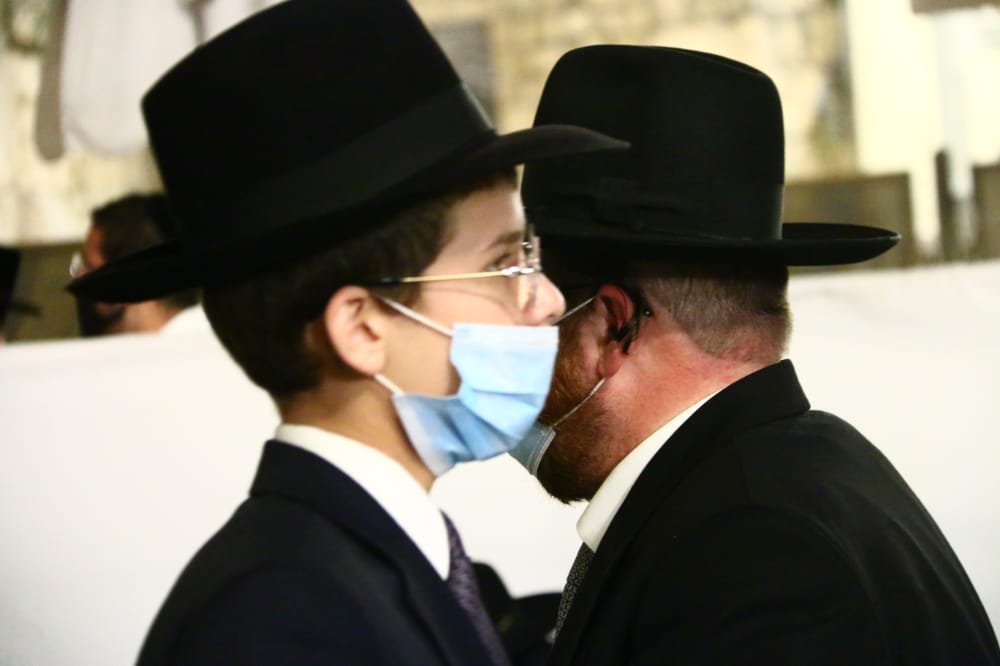 תיעוד: אמירת סליחות ראשונות ברחבת הכותל המערבי