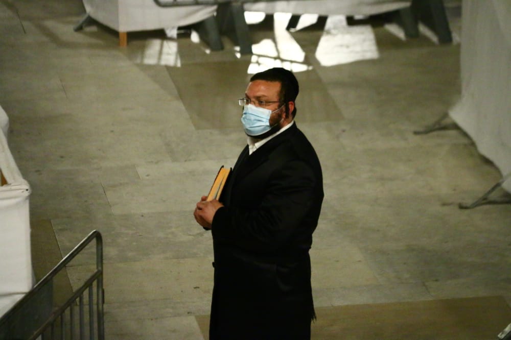 תיעוד: אמירת סליחות ראשונות ברחבת הכותל המערבי