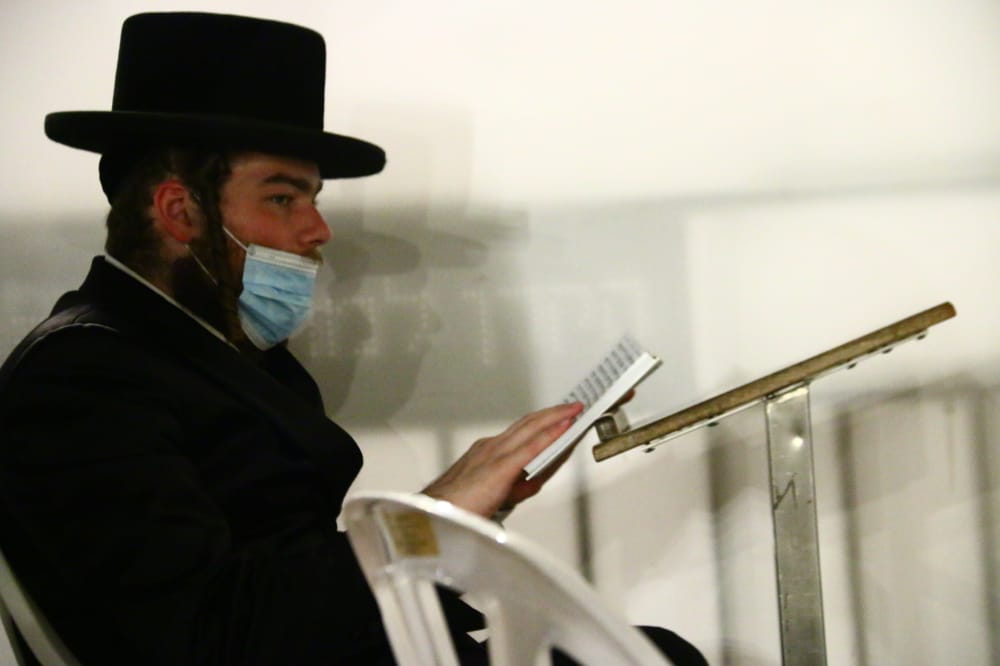 תיעוד: אמירת סליחות ראשונות ברחבת הכותל המערבי