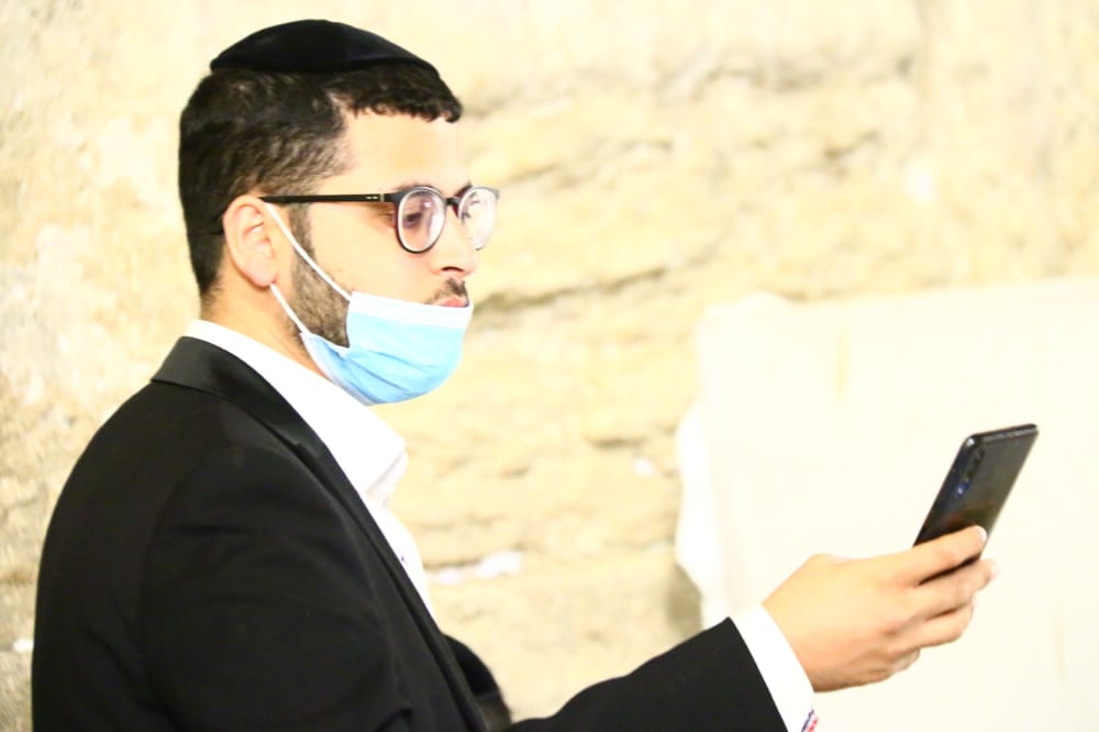 תיעוד: אמירת סליחות ראשונות ברחבת הכותל המערבי