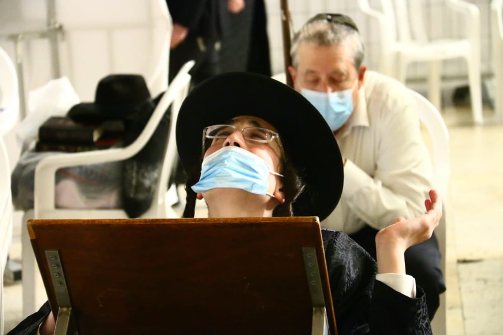 תיעוד: אמירת סליחות ראשונות ברחבת הכותל המערבי