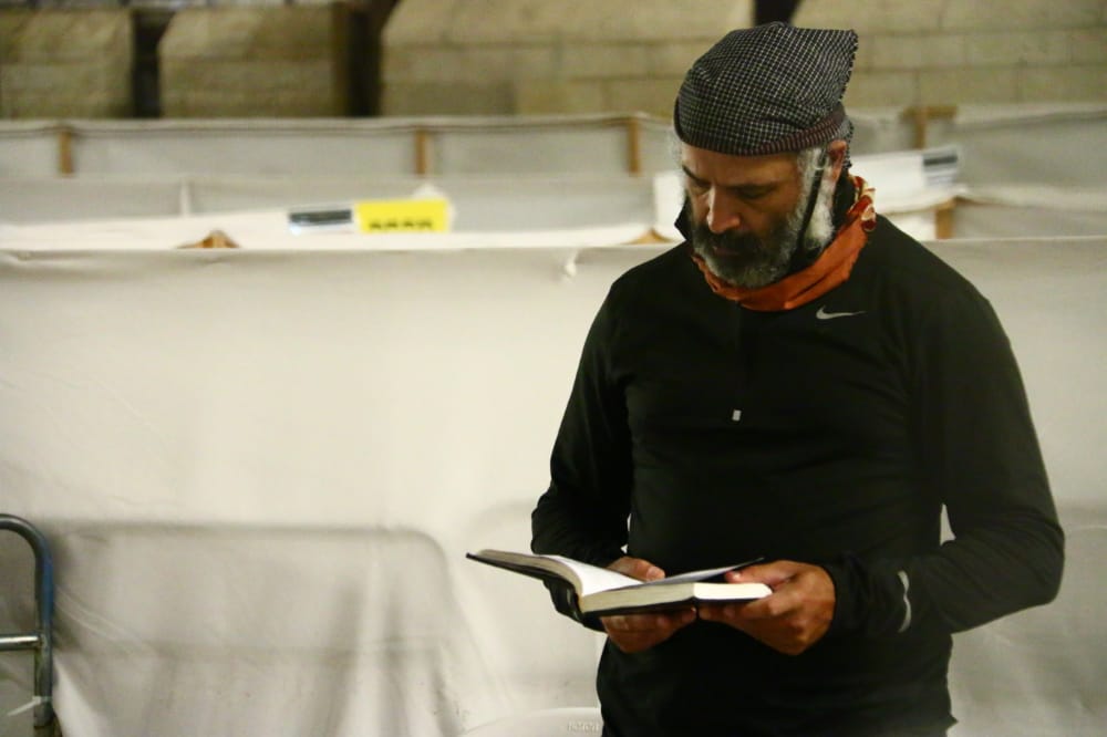 תיעוד: אמירת סליחות ראשונות ברחבת הכותל המערבי