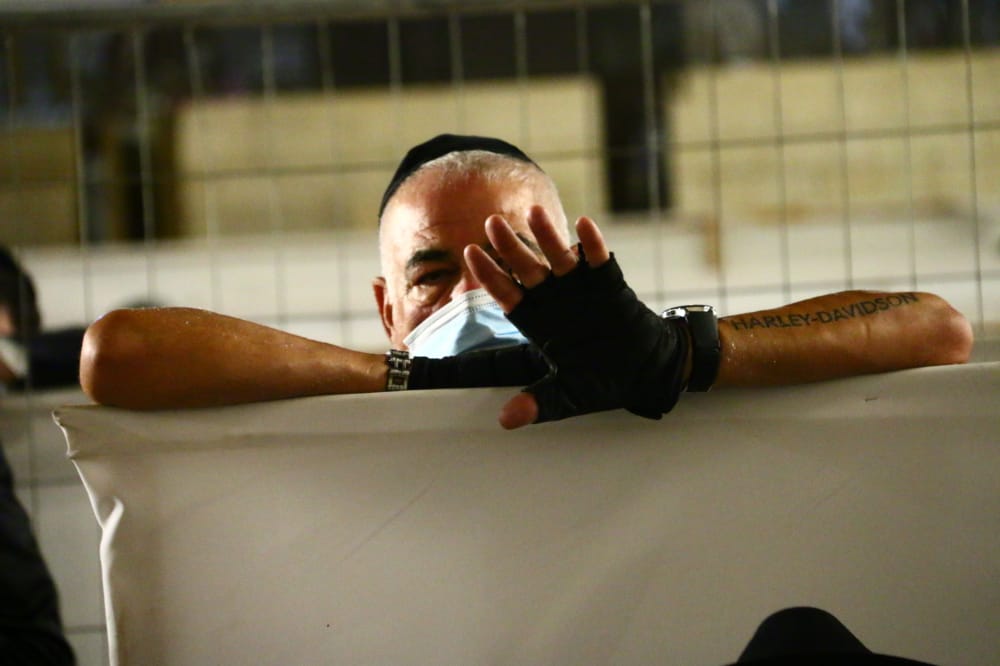 תיעוד: אמירת סליחות ראשונות ברחבת הכותל המערבי