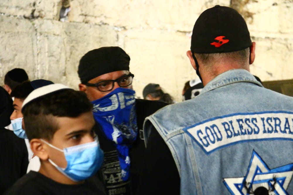 תיעוד: אמירת סליחות ראשונות ברחבת הכותל המערבי