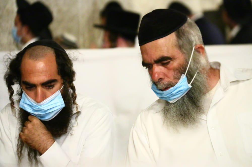 תיעוד: אמירת סליחות ראשונות ברחבת הכותל המערבי