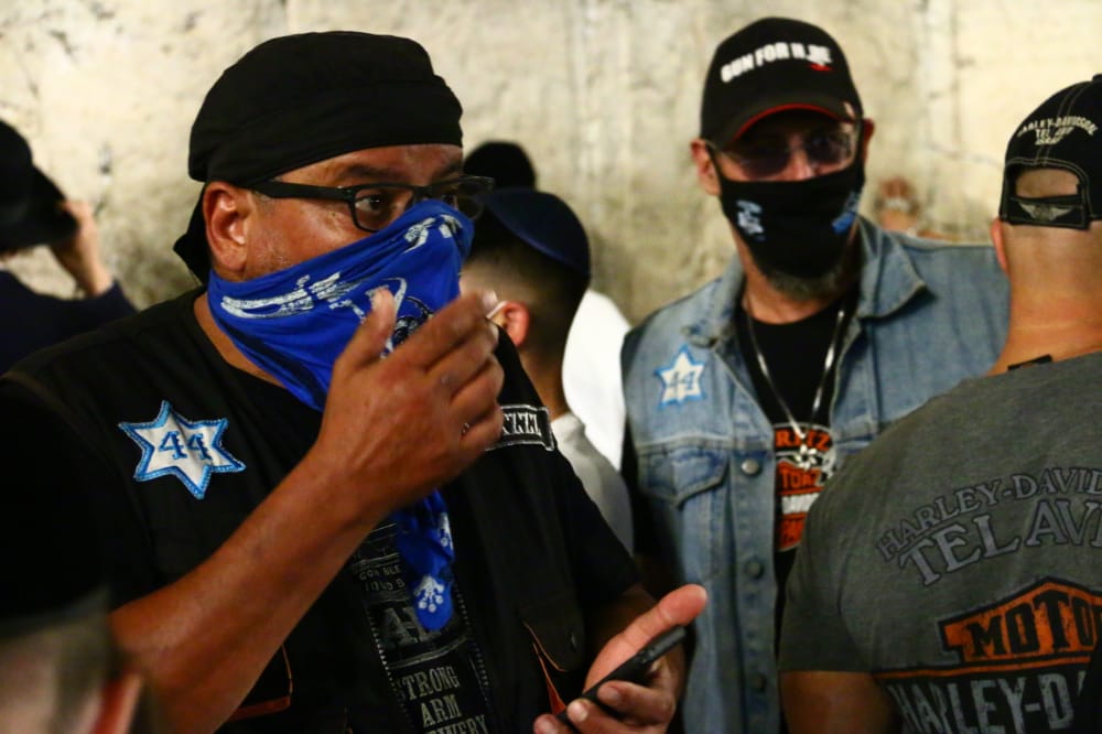 תיעוד: אמירת סליחות ראשונות ברחבת הכותל המערבי