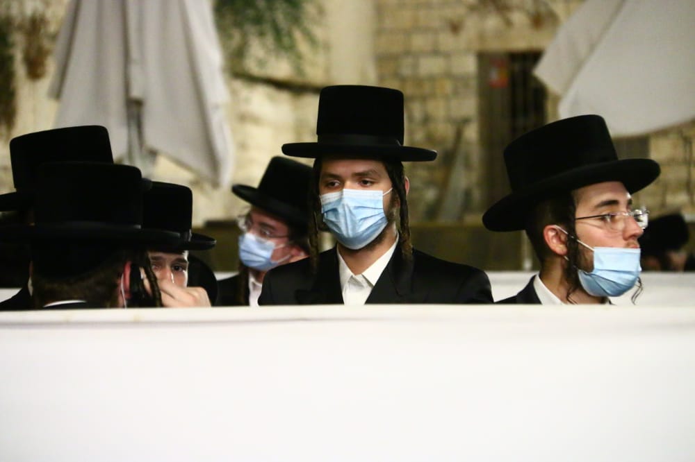 תיעוד: אמירת סליחות ראשונות ברחבת הכותל המערבי