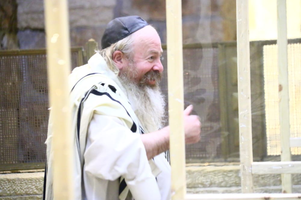 תיעוד: אמירת סליחות ראשונות ברחבת הכותל המערבי