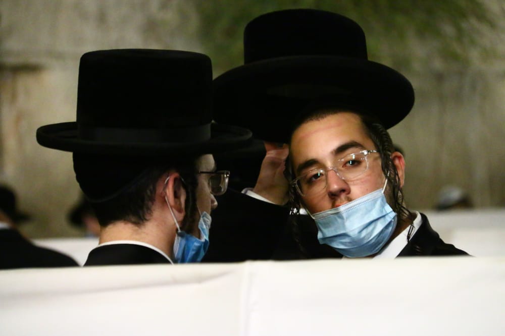 תיעוד: אמירת סליחות ראשונות ברחבת הכותל המערבי