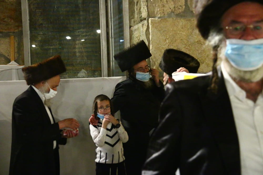 תיעוד: אמירת סליחות ראשונות ברחבת הכותל המערבי