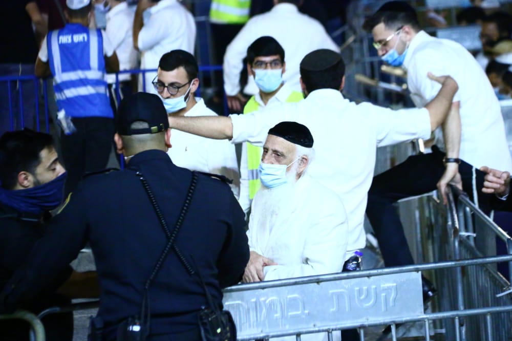 תיעוד: אמירת סליחות ראשונות ברחבת הכותל המערבי