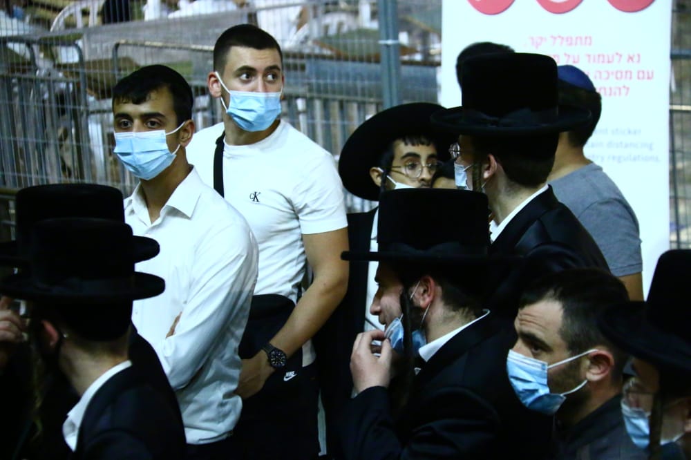 תיעוד: אמירת סליחות ראשונות ברחבת הכותל המערבי