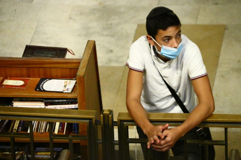 תיעוד: אמירת סליחות ראשונות ברחבת הכותל המערבי