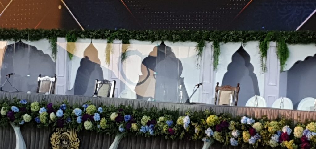 תיעוד ראשון ונדיר: האדמו"ר מגור לצד חבר המועצת והראש"ל; במבחן פומבי