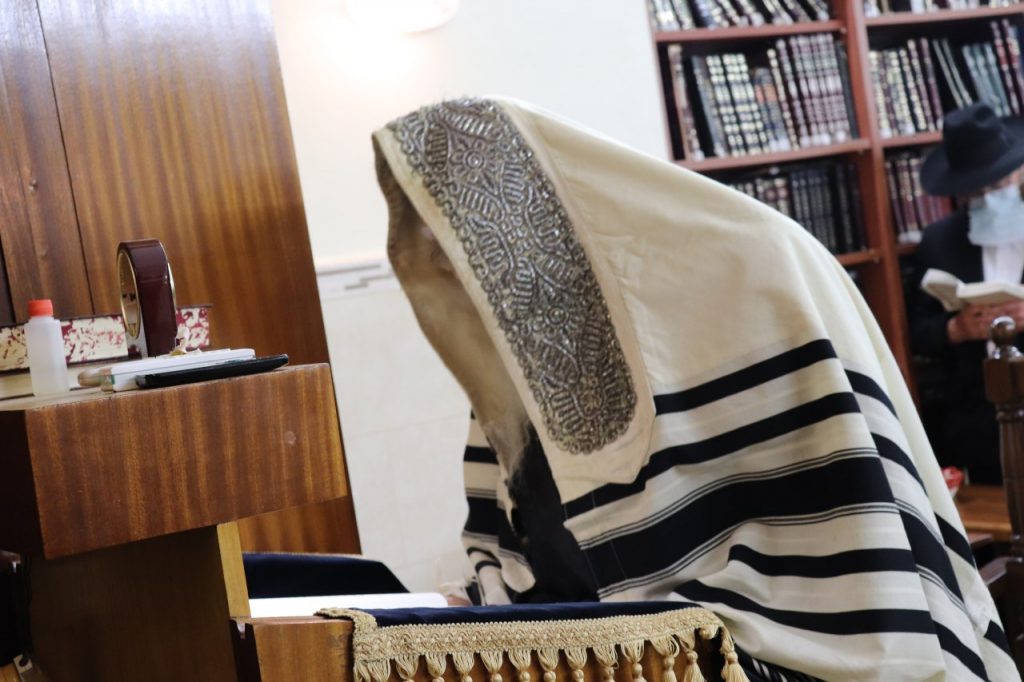 סליחות בחצר חסידות שאץ ויז׳ניץ • צפו