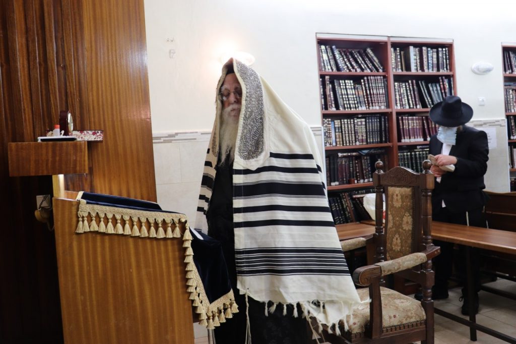 סליחות בחצר חסידות שאץ ויז׳ניץ • צפו