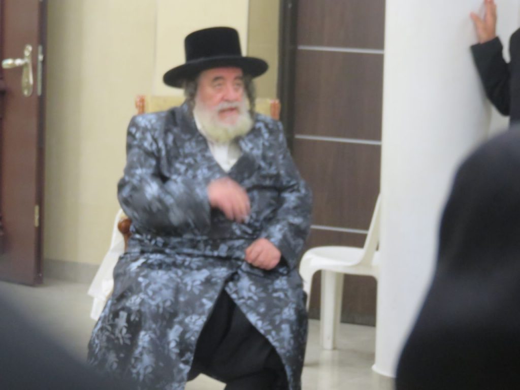 צפו: בחורי ישיבת 'דרכי נועם' בחיפה הגיעו להתברך אצל הרבי מויז׳ניץ לקראת הימים הנוראים