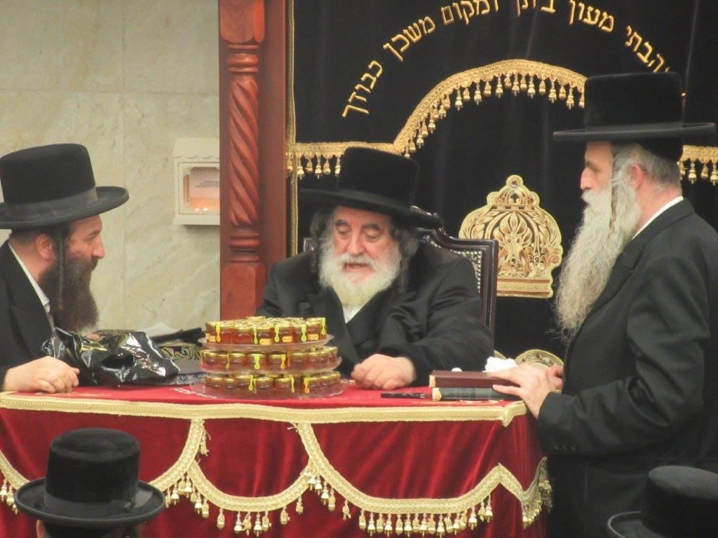 תיעוד: האדמו"ר מויז׳ניץ הגיע להיכל ישיבת אמרי חיים