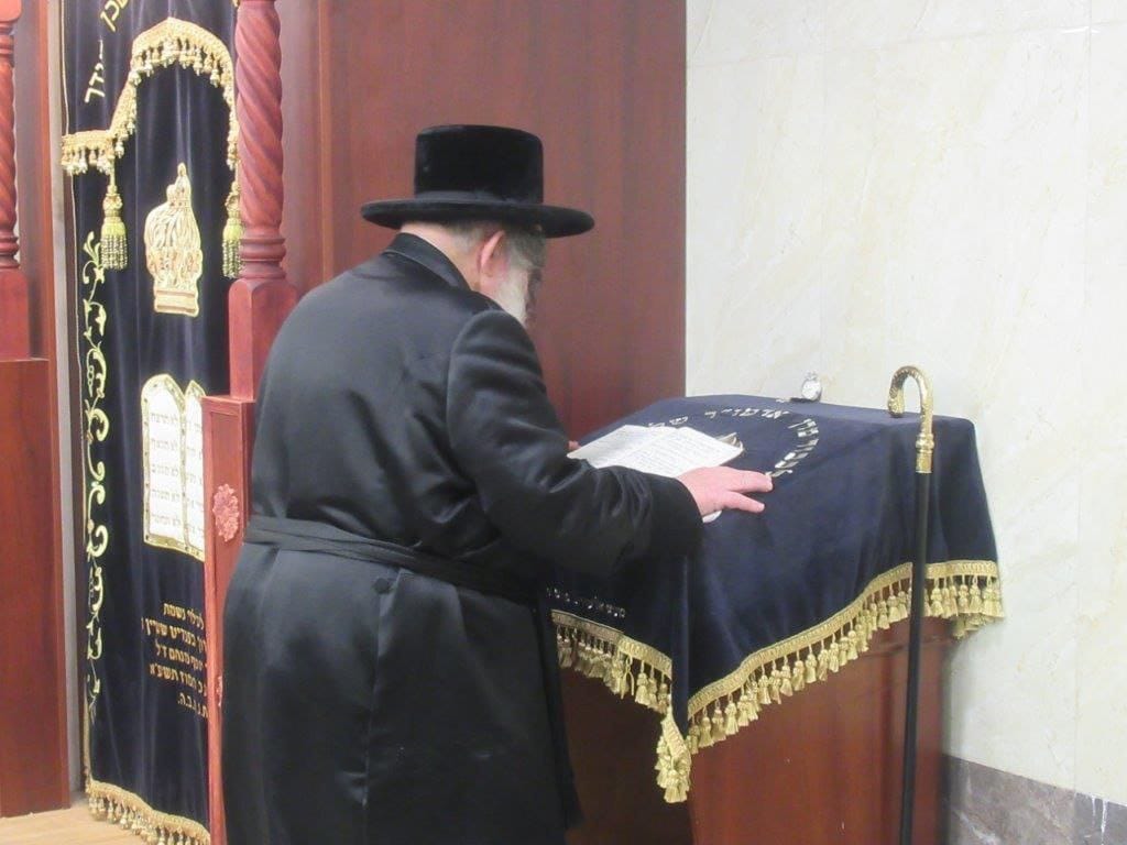 תיעוד: האדמו"ר מויז׳ניץ הגיע להיכל ישיבת אמרי חיים