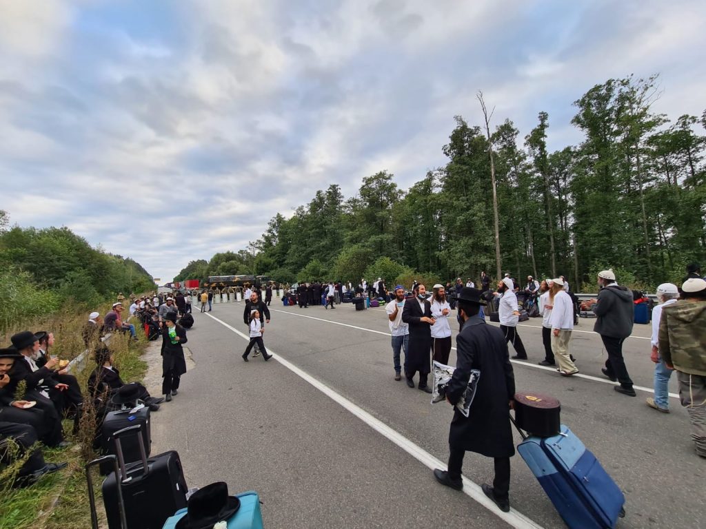 מסתמן: באמצעות 3000$ לאדם; 170 חסידים יעברו לאוקראינה