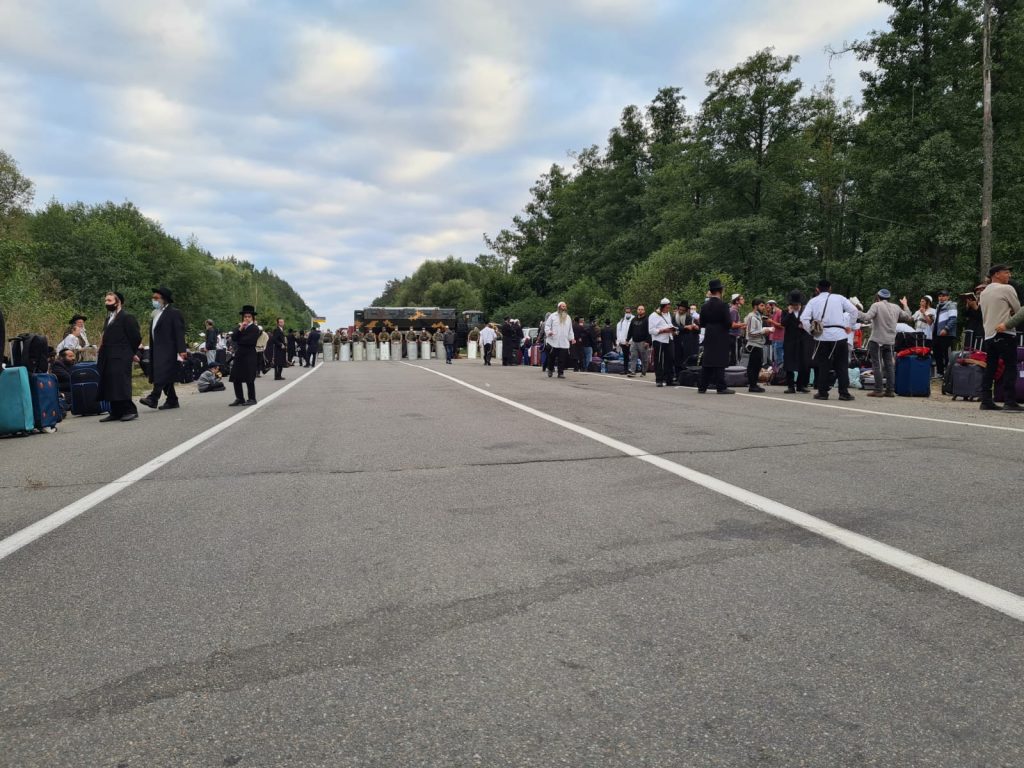 מסתמן: באמצעות 3000$ לאדם; 170 חסידים יעברו לאוקראינה