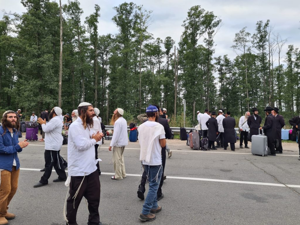 מסתמן: באמצעות 3000$ לאדם; 170 חסידים יעברו לאוקראינה