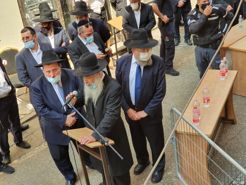 ושם אשה גדולה: הלווית הרבנית בעדני ע"ה • תיעוד