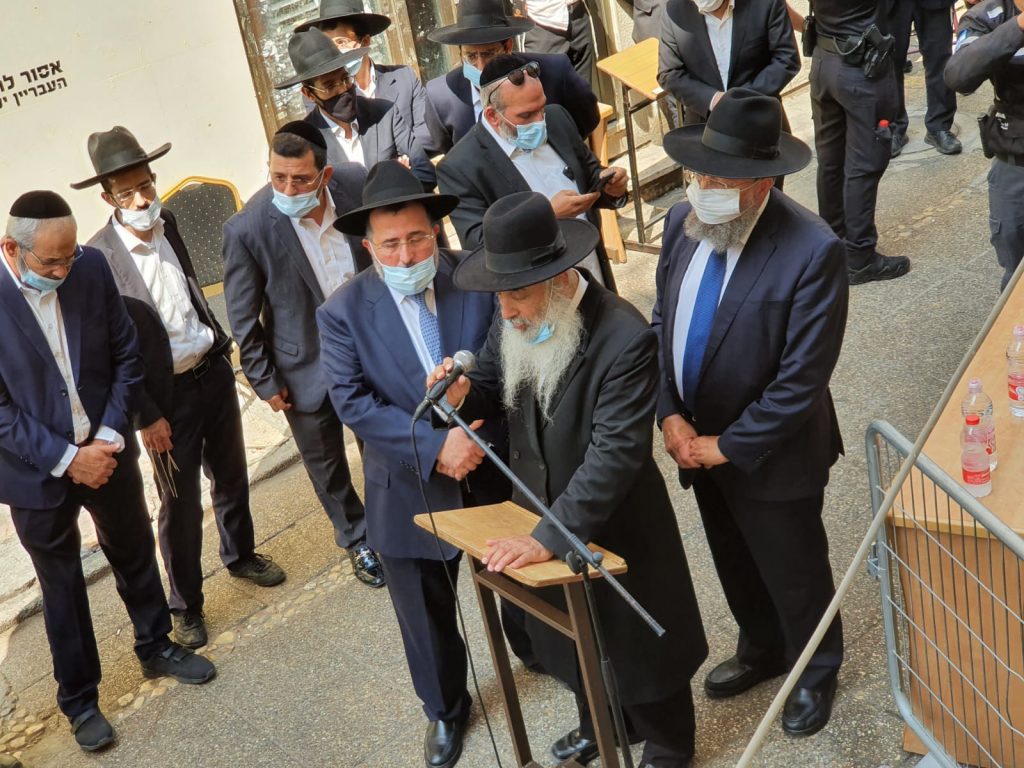 ושם אשה גדולה: הלווית הרבנית בעדני ע"ה • תיעוד