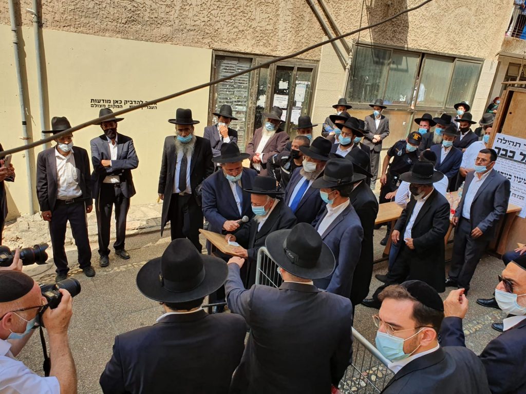 ושם אשה גדולה: הלווית הרבנית בעדני ע"ה • תיעוד