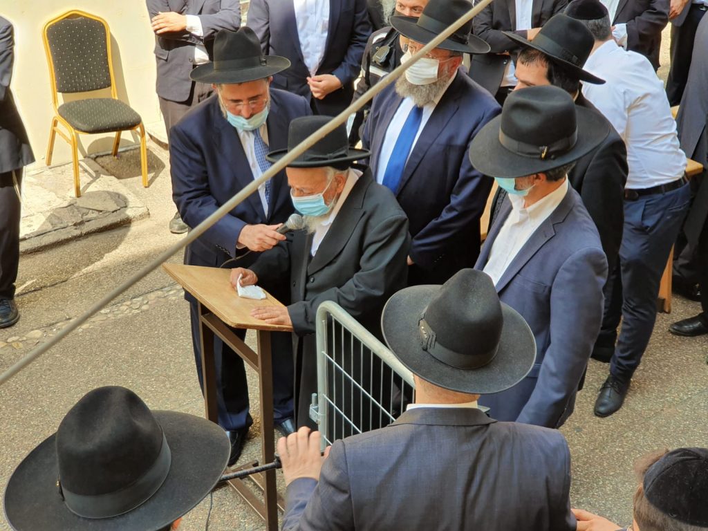 ושם אשה גדולה: הלווית הרבנית בעדני ע"ה • תיעוד