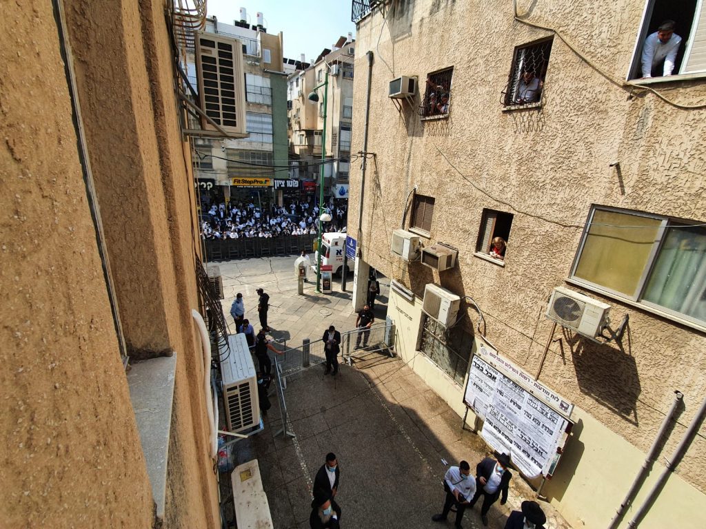 ושם אשה גדולה: הלווית הרבנית בעדני ע"ה • תיעוד