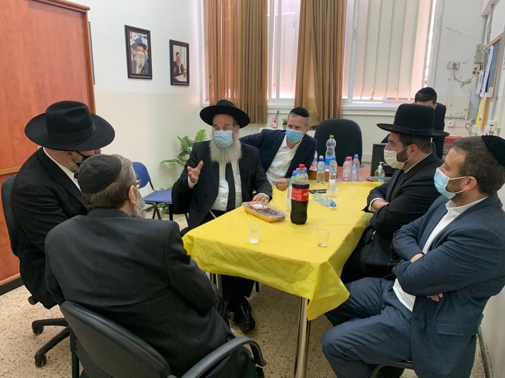 ח"כ משה גפני סייר ב'בית הספר מרכז' בבני ברק