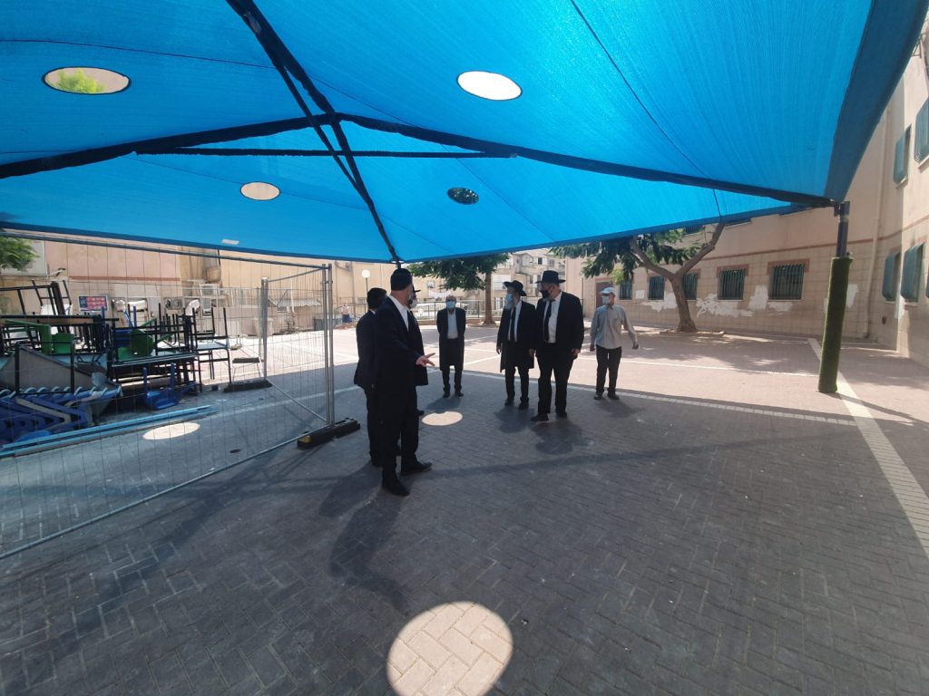 ח"כ משה גפני סייר ב'בית הספר מרכז' בבני ברק